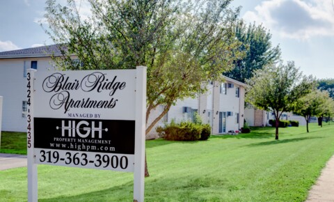 Apartments Near Coe 3424-3435 Hemlock Pl. NE for Coe College Students in Cedar Rapids, IA