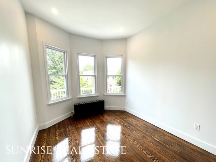 NO-FEE Gorgeous 3 Bed, Private Decks, In Unit Washer/Dryer, Steps to Brooklyn College