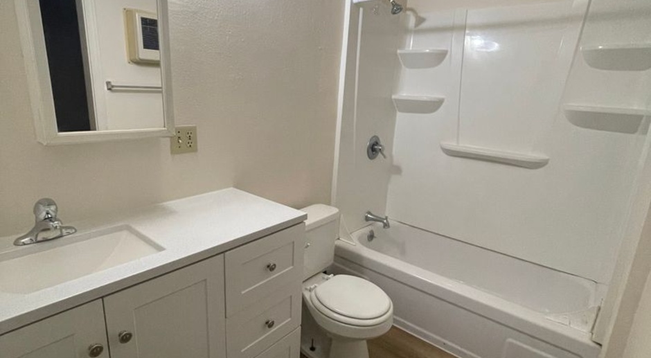 Updated 3 Bedroom, 1 Bath Apt in 4-Plex - Inner NE Portland