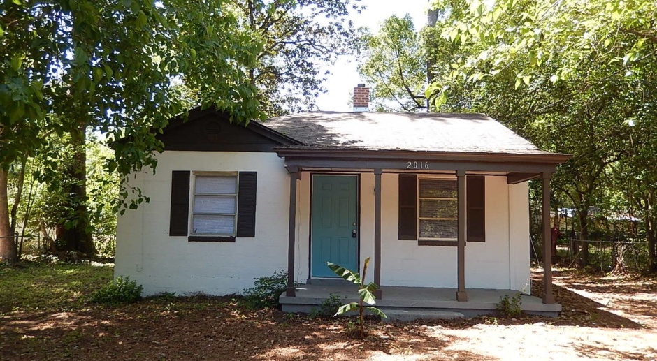 NICE 3/1 House w/ Tile Floors, New Appliances/Paint, & Large Fenced Yard! Available May 3rd for $1145/month!