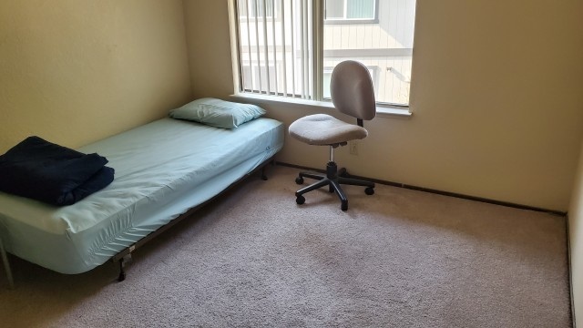 Private bedroom in a 2BR townhouse (with cat & convenient location!)