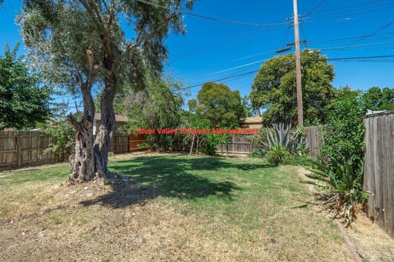 Adorable remodeled Cottage, 3+1, CHA, Garage, fenced yard, close to Christian Brothers High School