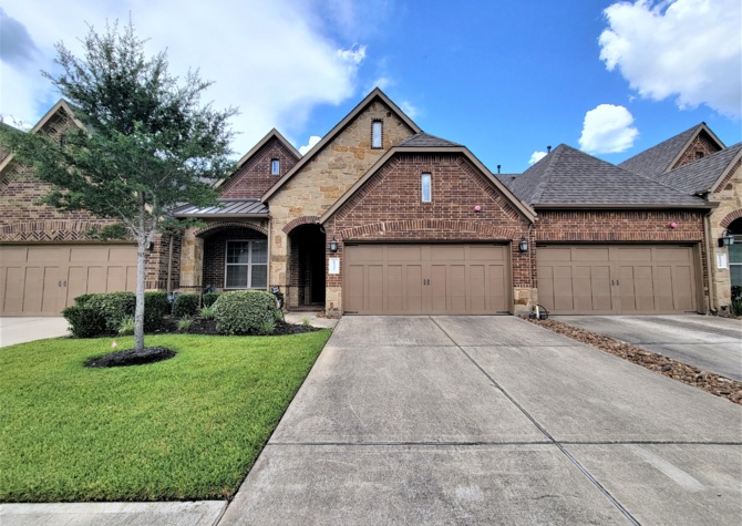 Houses Near 3 bed/3 bath in gated community in Conroe!
