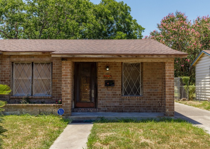 Houses Near Remodeled 3br/1ba near HEB