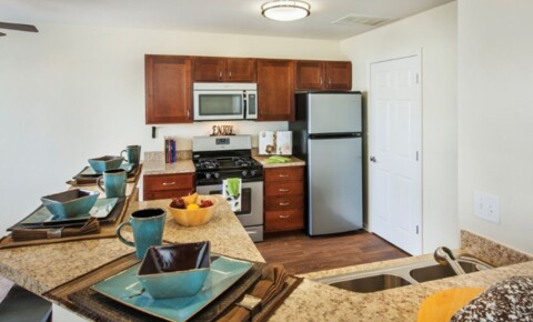 Apartments Near COD Lakeview Townhomes at Fox Valley for College of DuPage Students in Glen Ellyn, IL