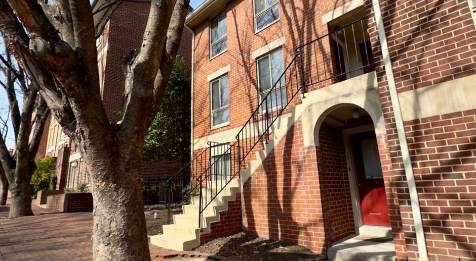 Charming 2 Bed, 2 Bath Townhome in Baltimore's Heart