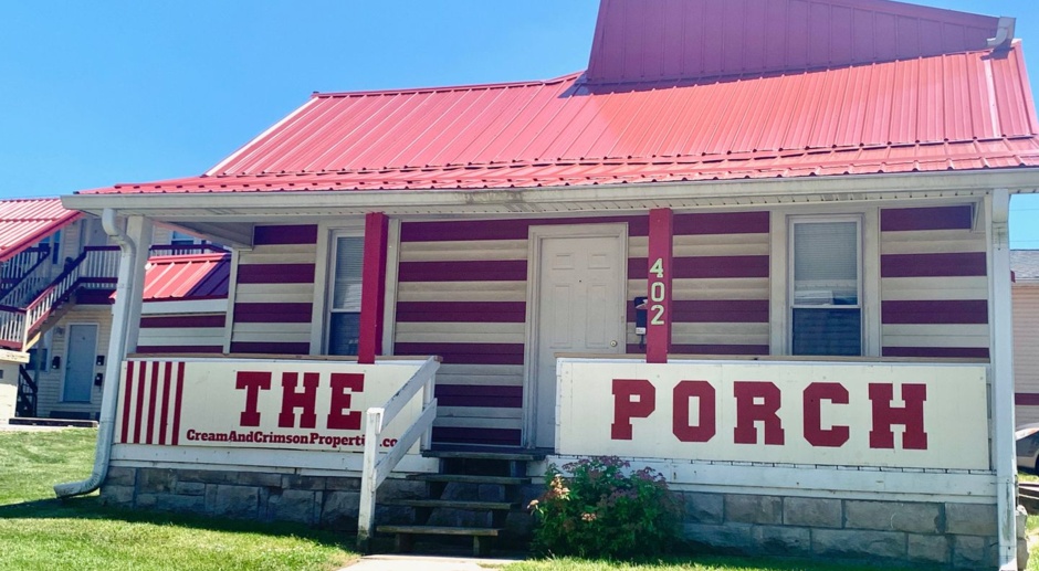 "The Porch" - VACATION RENTAL. Famous IU Tailgate house