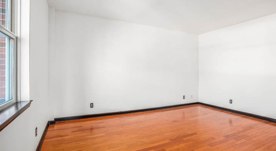 1 Bedroom / 1.5 Bath Located Downtown Winston-Salem West End with Gas Fireplace, Private Balcony & Breathtaking Skyline View 