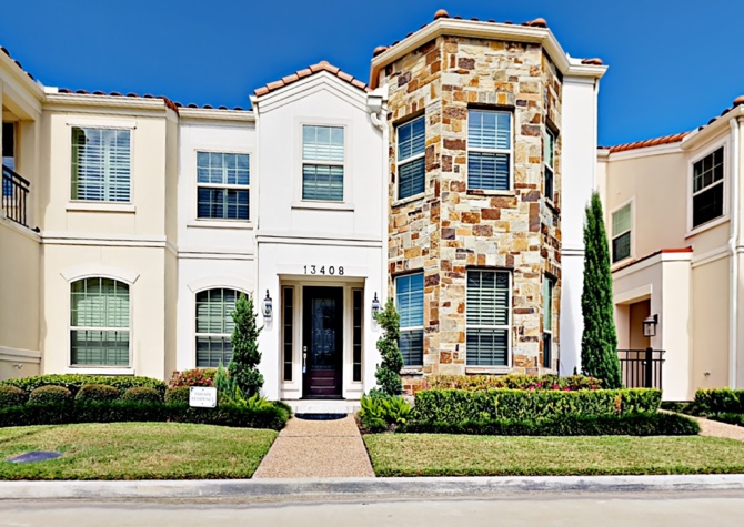 Houses Near Exceptional soft contemporary townhome in gated community. 