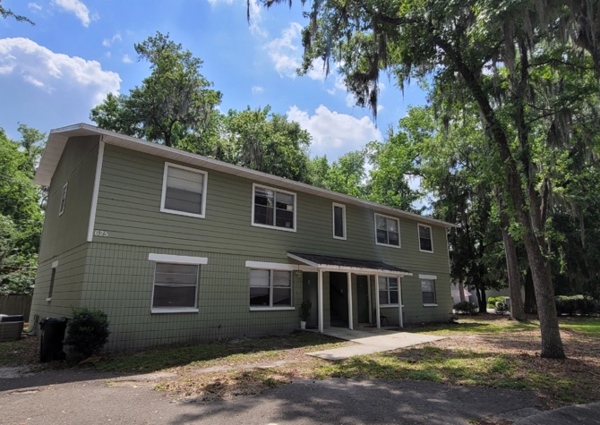 Houses Near 2BR/1BA Apartments (Click Here)