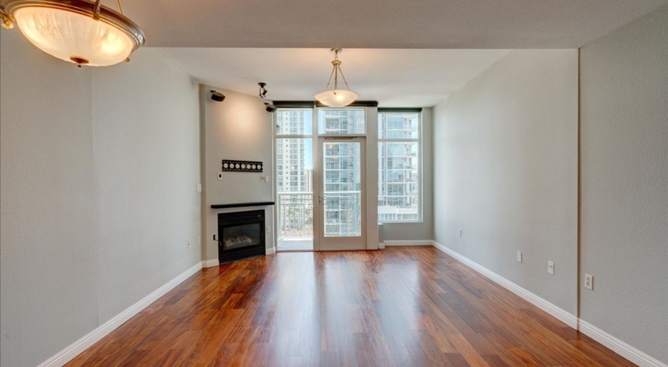 2 Bed/2.5 Bath Townhome in Little Italy. Views, Pool and 2 parking spots!!