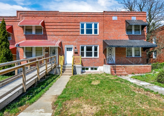 Houses Near Fully Renovated Rowwhome- East Baltimore