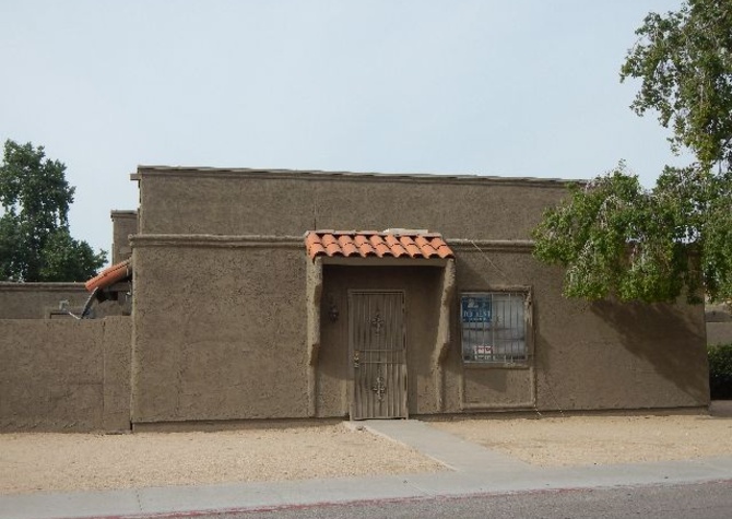 Houses Near 2BD, 1BA WELL MAINTAINED SOUTH PHOENIX TOWNHOME!