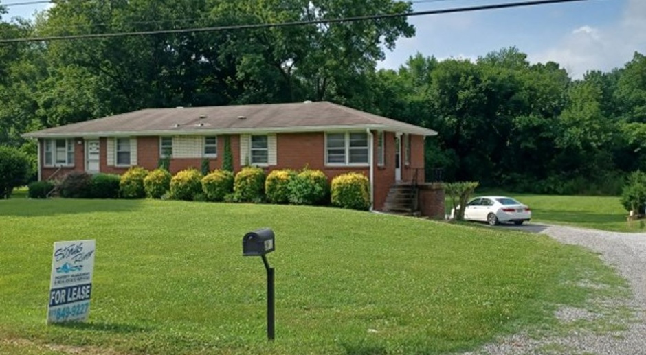 **SPECIAL $1495 for 18 month lease** 2 BR / 1 BATH Duplex in Nashville NEW STOVE AND FRIDGE