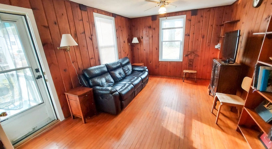 Charming and Sunlight 3BD, 1 BA in the Quaint DC Suburb of Mount Rainer, MD!!!