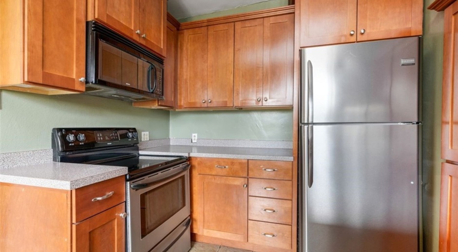 *Updated & Spacious 2BD/1BA Apartment Available for Rent in Shadyside*