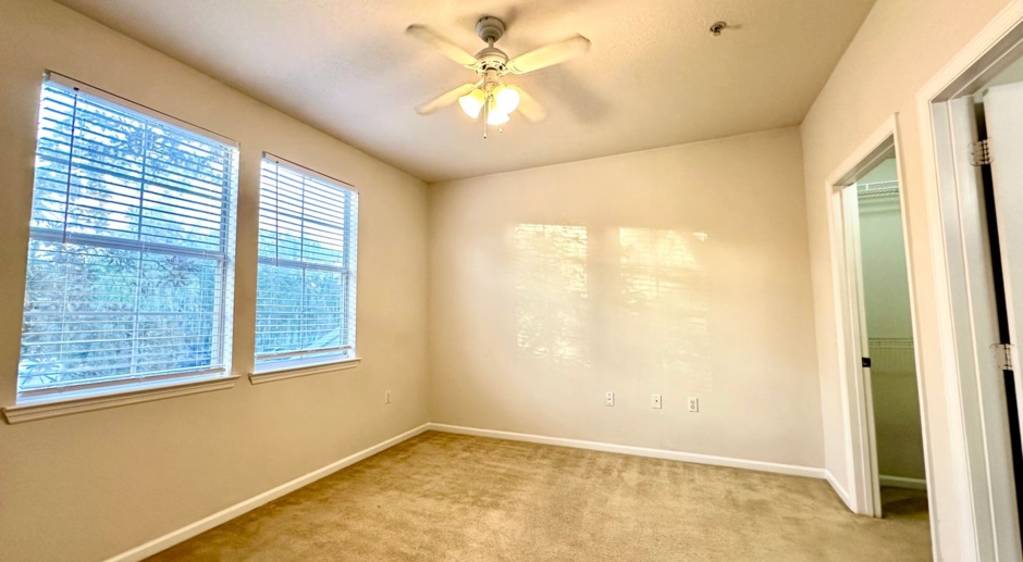 Spacious and elegant 2 bedroom, 2 bathroom condo located on the Southside of Jacksonville in the community of Montreux.