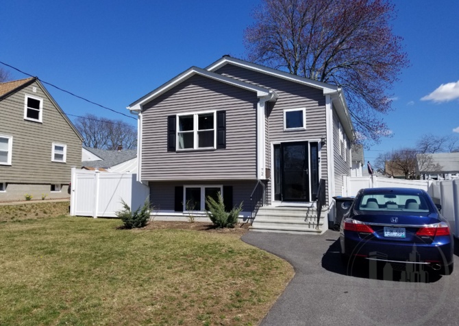 Houses Near [72 Boxwood Ave]RENOVATED SFHome 3B/2B GreatLocale! Laundry SmPetOK