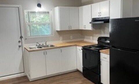 Apartments Near Texas State Burleson Triplex for Texas State University Students in San Marcos, TX
