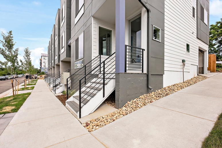 Last Townhouse Available! Beautiful Newer Build Close to Overlook Station