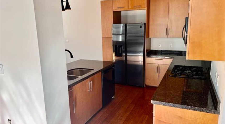 Large M2i Condo available NOW! 