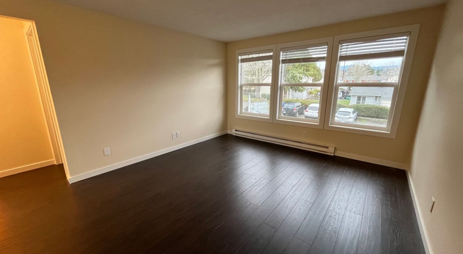 Newly Renovated 2 bed, 1 bath Apartment - Rent Special!