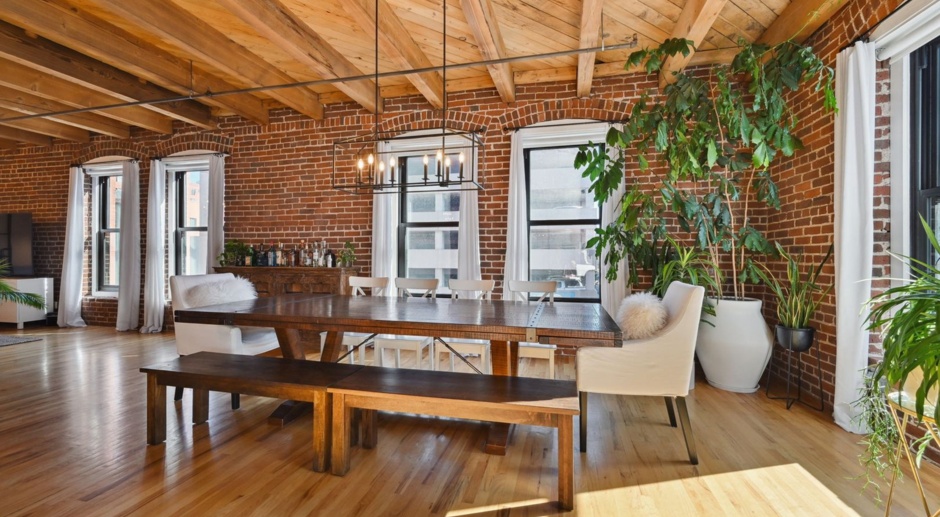 MOVE IN INCENTIVE - 2 WEEKS FREE Luxurious Corner 2 BR/ 2 BA Furnished Franklin Loft in LoDo!!