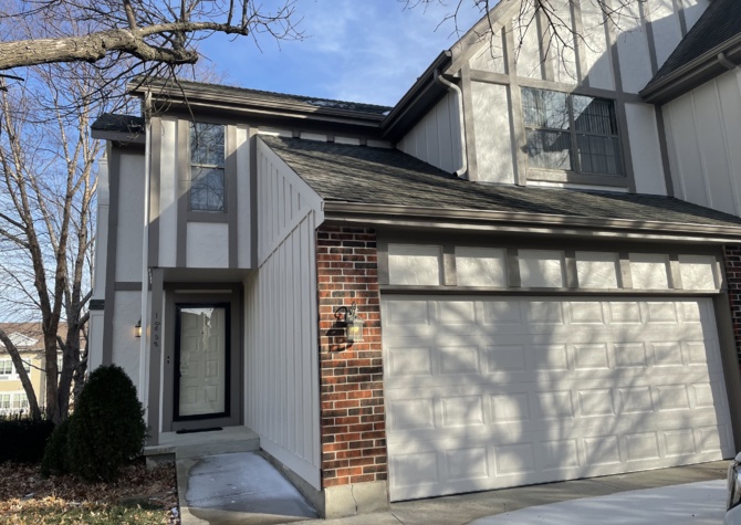 Houses Near Awesome 3 bedroom half-duplex in Overland Park!