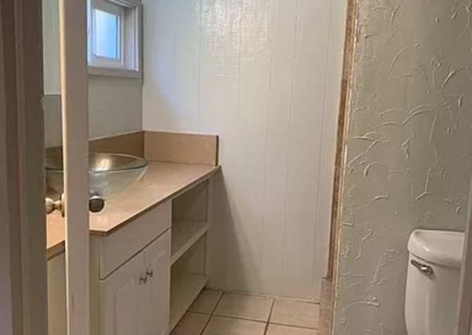 Houses Near Kaimuki Downstairs Unit 1 Bedroom, 1 Bath with Separate Entrance & Yar