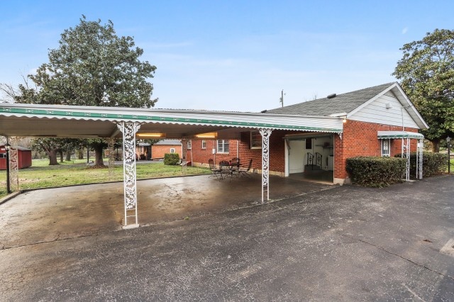 3 BR/2BA House, Huge Carport, 12 min from downtown 