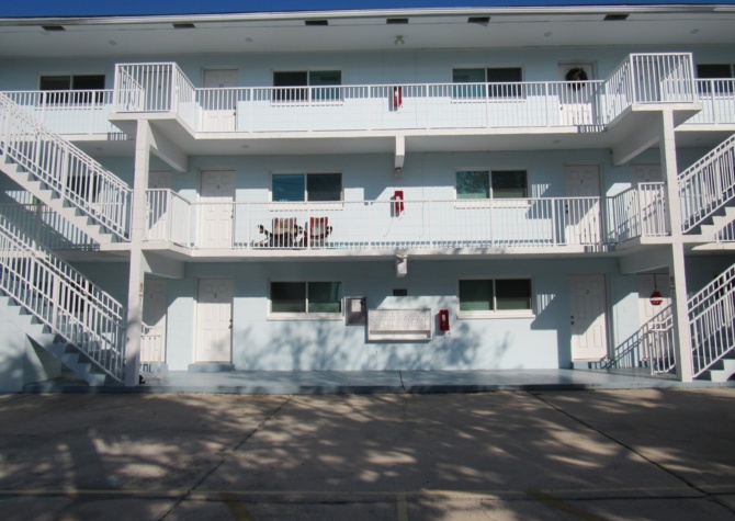 Houses Near BEACHSIDE - 1/1 condo, updated throughout, just $1225/mo.