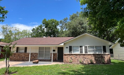 Houses Near BC Adorable 3/1.5 w/ Den in Lake Jackson! for Brazosport College Students in Lake Jackson, TX