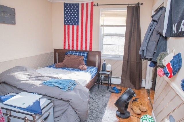 5 bedroom, 2 bathroom QU student housing available 6/1