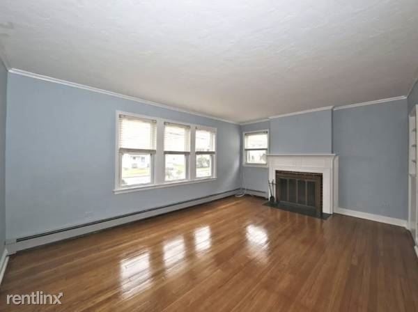 Beautiful 2 Bed 1.5 Bath Apt in Private Home - Laundry- Pets Ok -Yard- Parking in Driveway/Harrison