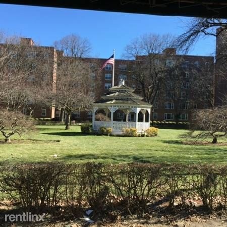 Bright 2 Bedroom Apartment in Courtyard Building - Located in New Rochelle