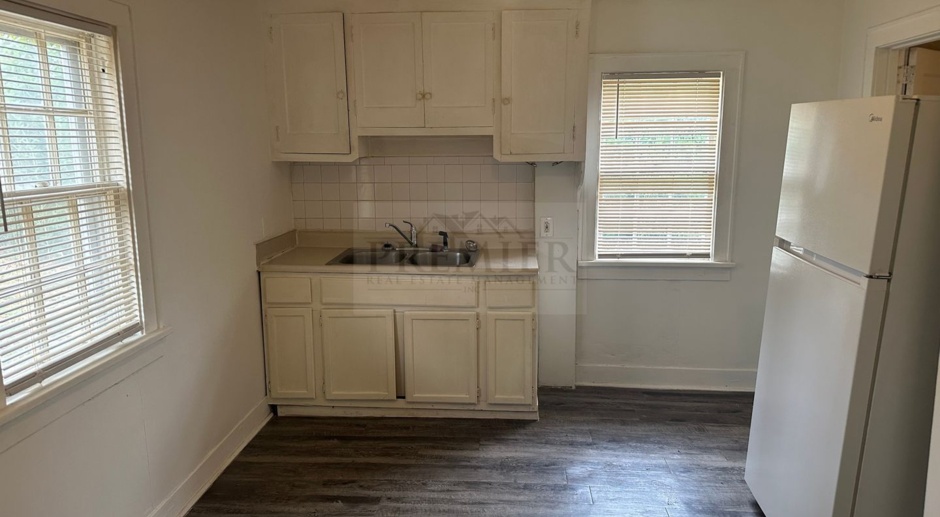 Studio HOUSE No Shared walls -1611 S Northern Blvd #B Independence - Rent $575! Don't wait! $300 off first full months rent look and lease specia