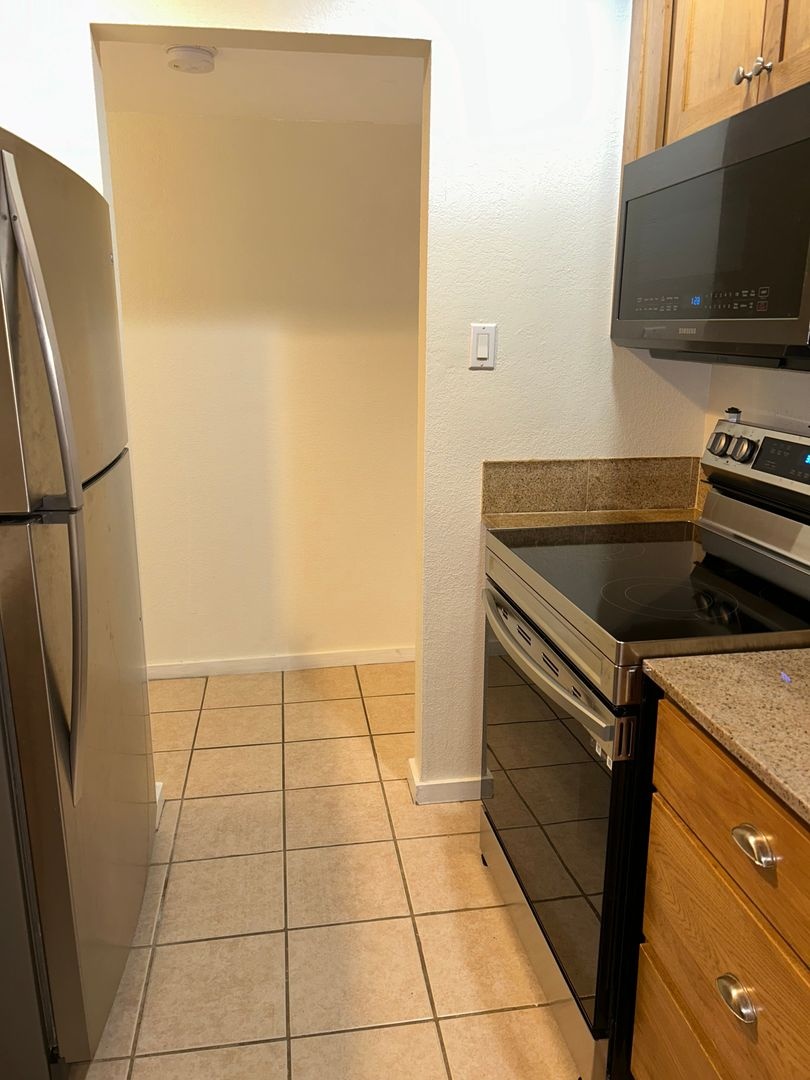 601 W. San Mateo Road #28 - Lease Only *Price Improvement*
