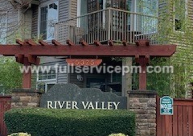 Houses Near HOA fees Included! River Valley Condo East Renton!