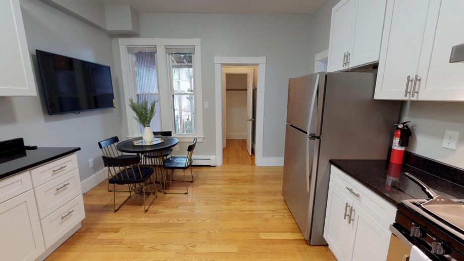 Private Room in Inviting Somerville Home by Assembly Row