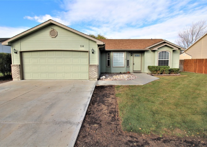 Houses Near Great Nampa Location. Clean Feel and New Carpet